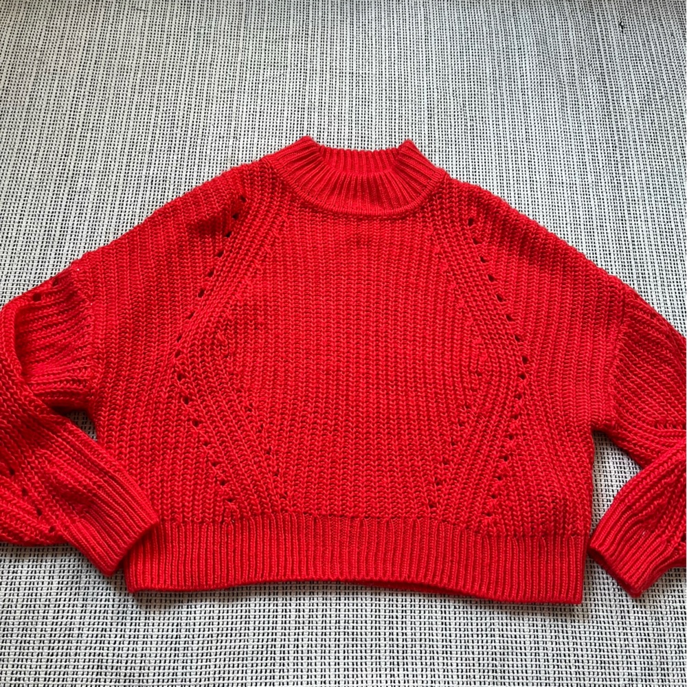 H&M Vibrant Cherry Red Cable Knit Crew Neck Long Sleeve Sweater Size Small